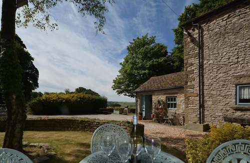 Bakewell Cottage | Slipper Lo - a single storey gem near Bakewell with shared pool and games in lovely grounds