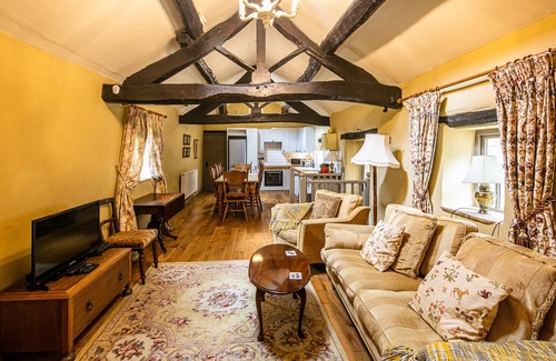 Bakewell Cottage | SLIPPER LO, pet friendly, character holiday cottage in Bakewell