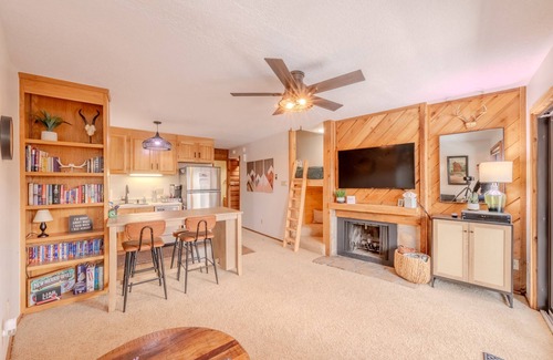 Angel Fire Condo | Slope Side Condo ⛷ Stunning Views 🏔 Steps to the Mountain & has a Game Room!