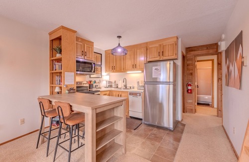 Angel Fire Condo | Slope Side Condo ⛷ Stunning Views 🏔 Steps to the Mountain & has a Game Room!