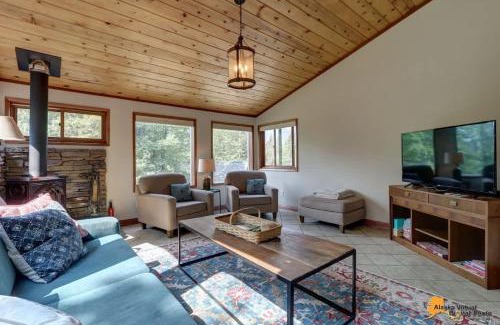 Alyeska House | Slopes & Spokes-Alaska with Large HOT TUB