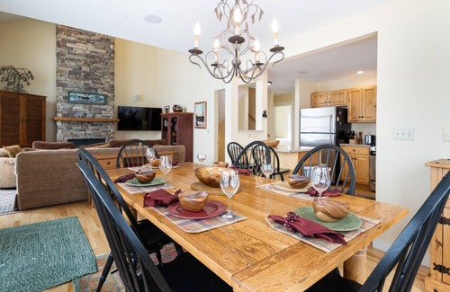 Central Vermont- Killington House | SlopeSide Chalet - Pool, Grill, Hot tub, Views!