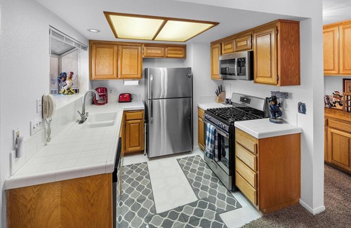 Big Bear Lake Cabin | Slopeside Chalet By Destination Big Bear:Ski In Ski Out Condo at Bear Mountain Ski Resort! Seasonal Community Spa, Pickleball and Basketball Court!