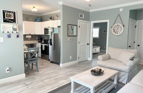 Ono Island Cottage | Slow Mo 17AD-Beautiful Beach Cottage @ the Purple Parrot Resort/Perdido Key FL