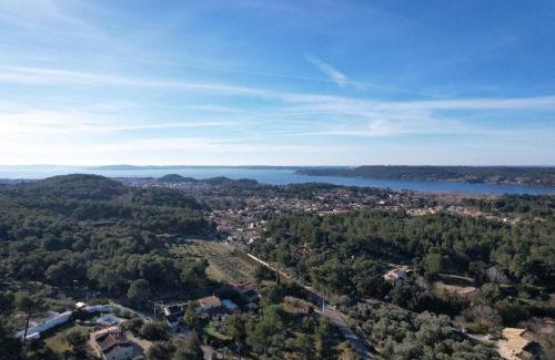 Saint-Chamas Villa | Slpendid villa with heated pool and Jacuzzi for 12 people in Saint-chamas