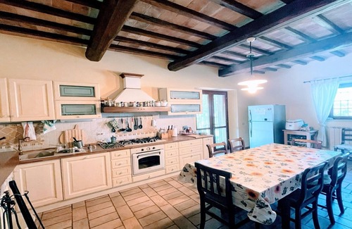 Loreto Villa | Slps 10 - Todi central 5 Kms/Restaurant 0.5 Kms-easy walks. Slps 10 in 5 bedrms