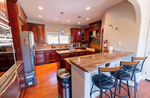 Pollock Pines House | Sly Park, Rubicon Trail, Hot Tub, Pool Table, Putting Green, BBQ, Deck, Sleeps10