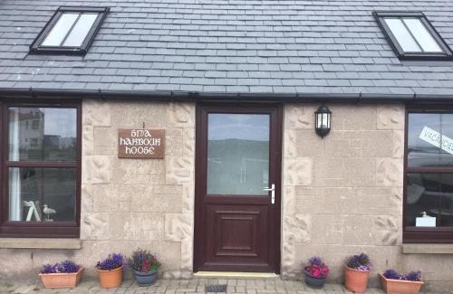 Montrose House | Sma Harbour Hoose