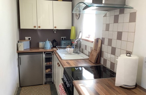 Caernarfon Cottage | Small and cosy traditional Welsh cottage, Carmel , Caernarfon