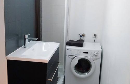 Manche Apartment | Small apartment in the center of town, a stone's throw from the port and the beach