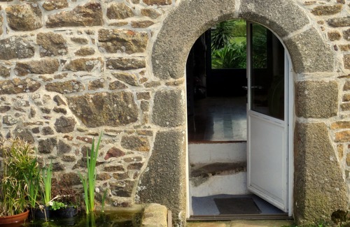 Saint-Jean-du-Doigt Cottage | Small Breton cottage Close To Beautiful Beaches Friday change-over sleeps 4/5