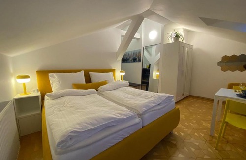 Baden Apartment | Small but Charming-Yellow Appartement