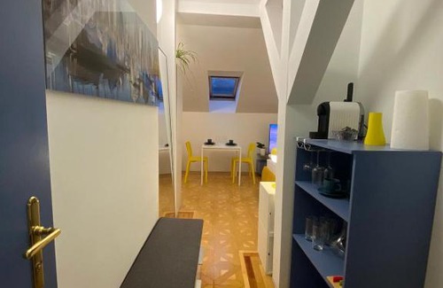 Baden Apartment | Small but Charming-Yellow Appartement