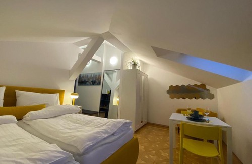 Baden Apartment | Small but Charming-Yellow Appartement