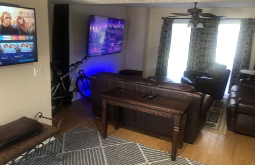 Savannah Condo | Small condo walking distance from GSU Armstrong campus & St Joseph Hospital.