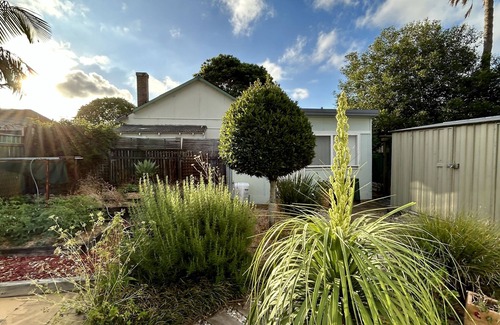 Forster House | Small cute comfy home. Private and close to town and lake.
