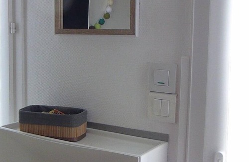 Saint-Georges-de-Didonne House | Small house 4 people "Pointe de Vallières" private parking, beach 300m.