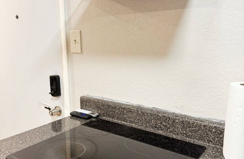 Eastern Division Apartment | Small Full Apartment in Lrdo