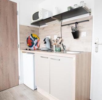 Fives Apartment | Small Functional Studio – right next to the metro