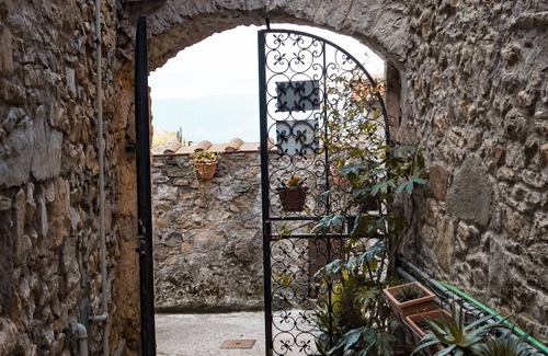 Arcola House | Small house in the traditional village of Cerri