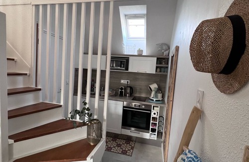 Larmor-Baden House | Small house, direct access to beach and coastal paths