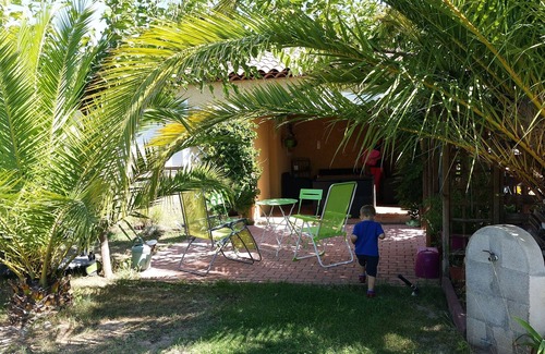 La Crau Apartment | Small independent air-conditioned studio in a quiet location with private terraces and swimming pool