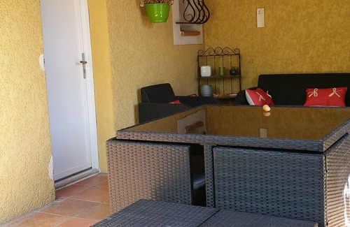 La Crau Apartment | Small independent air-conditioned studio in a quiet location with private terraces and swimming pool