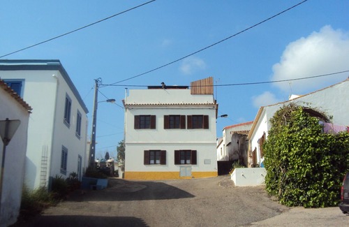 Budens House | Small multi-storey house with beautiful roof terrace, involved in village life