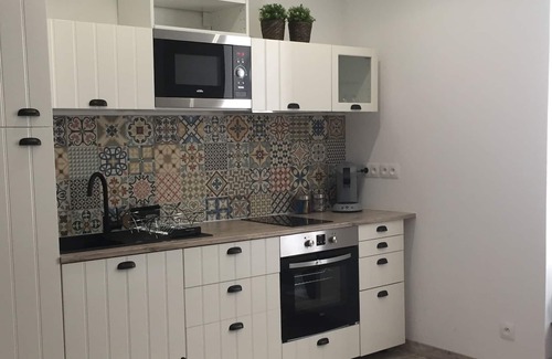 Fontaine-de-Vaucluse Apartment | Small nest in a wooded park with a parking space