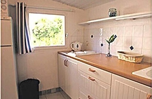 Fuveau Cottage | Small, quiet country house with pool, close to the golf