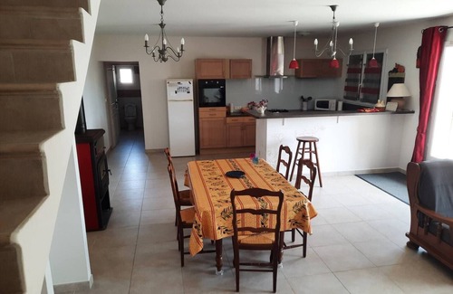 Cornillon House | Small, quiet house in the heart of a winegrowing estate.