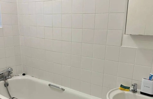 Somers Town Apartment | Small Studio Apartment - Quick Access to all of London