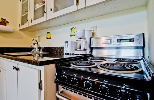 Leinkauf Condo | Small Studio Condo -Private balcony -Free Parking