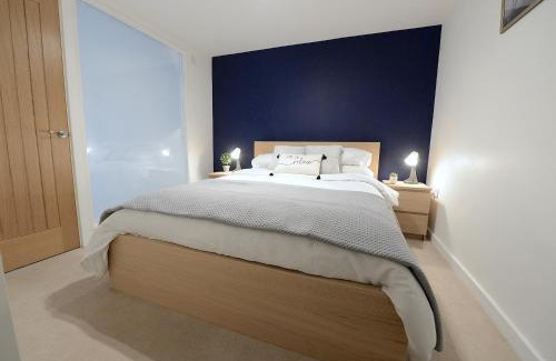 Woking Apartment | Smart Ground Floor Flat Perfect Location & Free Parking in Woking!