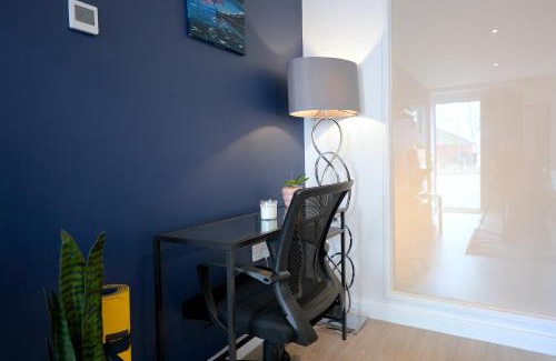 Woking Apartment | Smart Ground Floor Flat Perfect Location & Free Parking in Woking!