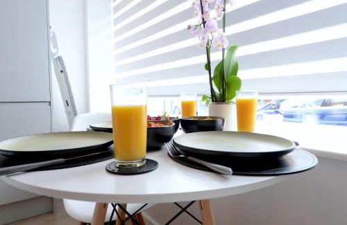Woking Apartment | Smart Ground Floor Flat Perfect Location & Free Parking in Woking!