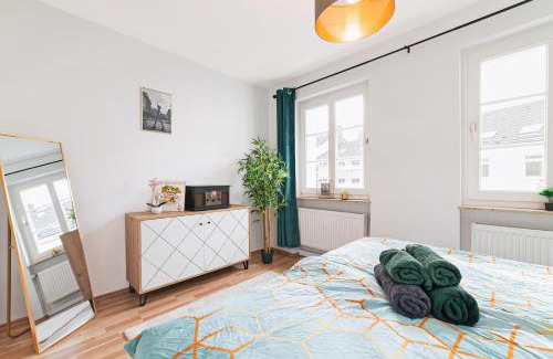 Barmen Apartment | Smart Home - Wuppertal - Perfect for 6 Guests - Central - Netflix - Schwebebahn - Free Parking Zone