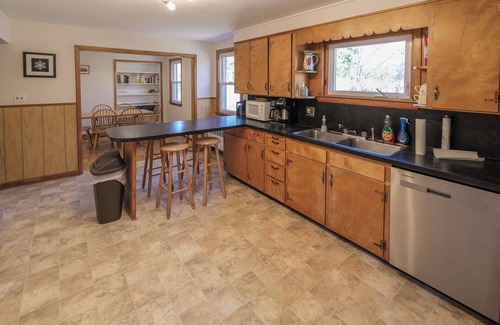 Ludlow House | Smart Piggy Brick House! 3br house with brick fireplace, WiFi in Ludlow