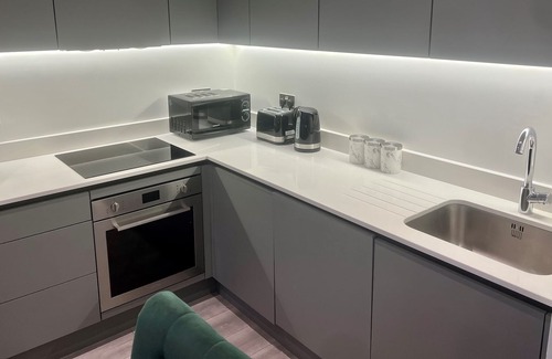 Great Linford Apartment | Smart, Secure, 4person Occupancy Apartment With Netflix & Amenities