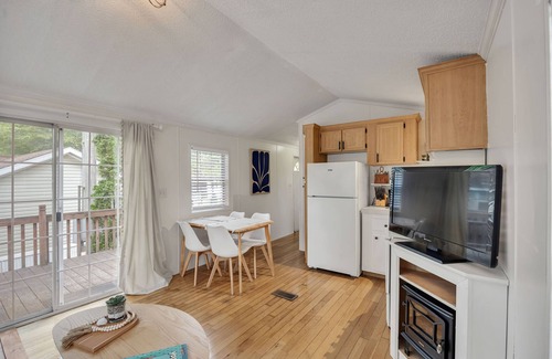 Monteagle Cottage | Smarter than the Average Stay at the Yogi Cottage!