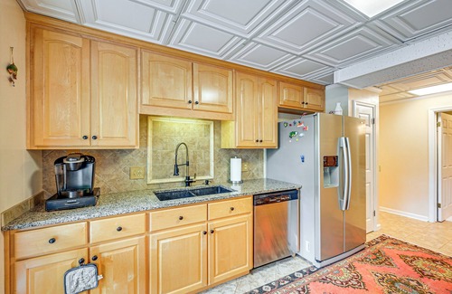 Gladehill Cottage | Smith Mountain Lake Cottage w/Dock + Fire Pit!