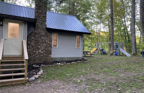 Stone Lake Cabin | Smith's Island Retreat on Little Sissabagama. Pontoon and other boats included.