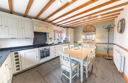 Hawkshead Cottage | Smithy Cottage - sleeps 6, dog friendly, central in Hawkshead with parking