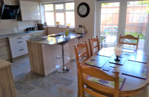 Rhyl House | Smitten cottage 6 guest Rhyl