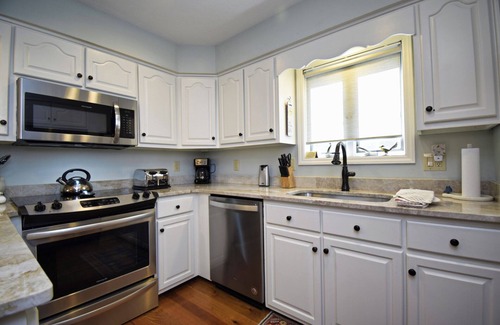 Blowing Rock Condo | Smokies 2 | Fireplace, Restaurant, Pool, Spa