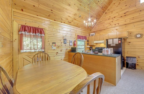 Sevierville Cabin | Smokies Cabin on Douglas Lake w/Resort Pool