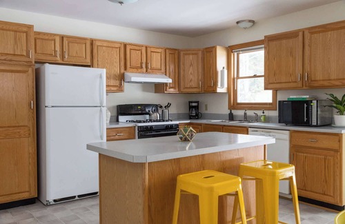Jeffersonville House | Smuggler's Notch Mountain House w/hot tub & river