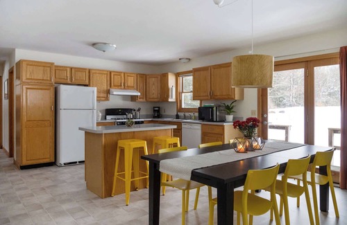 Jeffersonville House | Smuggler's Notch Mountain House w/hot tub & river
