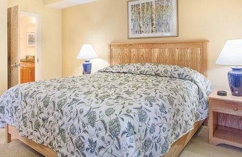 Jeffersonville Resort | Smugglers Notch Awarded #1 Resort in the East by SKI Magazine 2023 1BR/1BA Delux