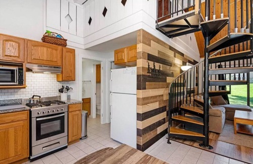 Jeffersonville Condo | Smugglers' Notch Relaxing Mountainside Retreat